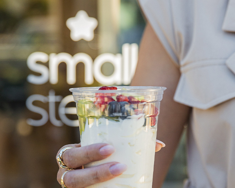 Small Cups’ta Donmuş Yoğurt Deneyimi